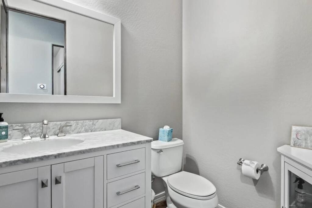 Phoenix Home With Heated Pool, Desert Views & Hot Tub Anthem 外观 照片